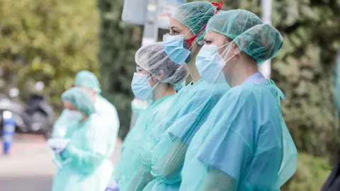 Sanitarios del Hospital Severo Ochoa de Legan&eacute;s. (Foto: Ricardo Rubio - Europa Press)