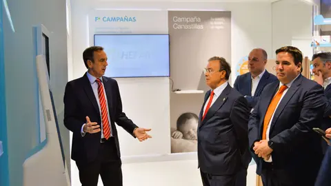 Javier L&oacute;pez, CEO de Hefame, junto a Patricio Valverde, Alfonso Corbal&aacute;n y el resto de miembros de la fundaci&oacute;n Isaac Peral