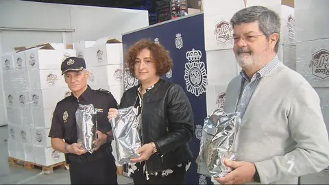 Donaci&oacute;n de caf&eacute; colombiano al Banco de Alimentos del Segura (foto: La 7)