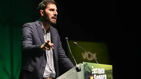 El candidato de VOX a la Presidencia de la Comunidad, Jos&eacute; &Aacute;ngel Antelo en Cartagena  (Foto: Mart&iacute;n C., EP)