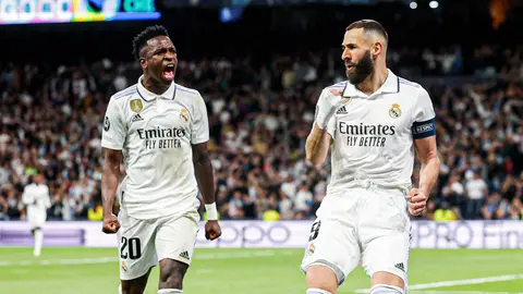 El brasile&ntilde;o Vin&iacute;cius Jr. (izq) junto al franc&eacute;s Karim Benzema (Foto: Real Madrid)