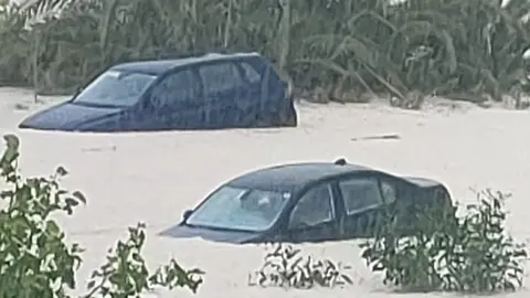 Coches atrapados por el agua en Molina de Segura (foto: La 7)