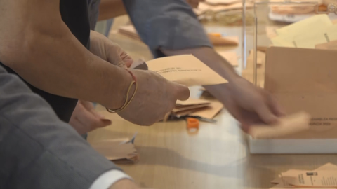 Recuento de los votos procedentes de ciudadanos extranjeros | La7