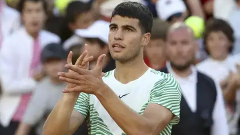 Carlos Alcaraz celebra el triunfo