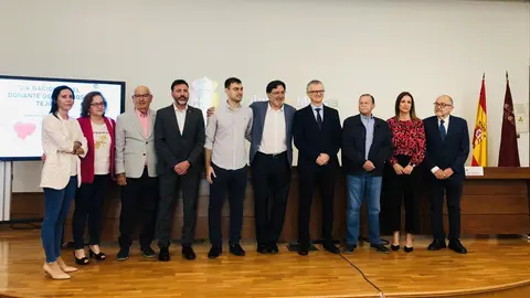 El consejero en funciones de Salud, Juan Jos&eacute; Pedre&ntilde;o, y el coordinador regional de trasplantes, Ricardo Robles, momentos antes de asistir a la conferencia con motivo del D&iacute;a Nacional del Donante de &Oacute;rganos y Tejidos (foto: Europa Press)