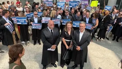 Protesta abogac&iacute;a