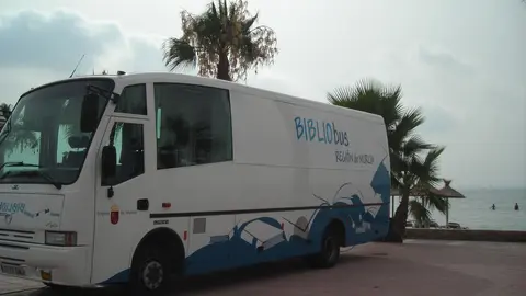 La flota de bibliobuses de la BRMU comenzar&aacute; el pr&oacute;ximo lunes a visitar enclaves costeros de la Regi&oacute;n.