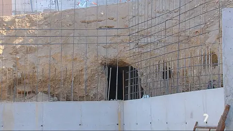 Muro en construcci&oacute;n en la pedan&iacute;a murciana de Torreag&uuml;era (foto: La 7)