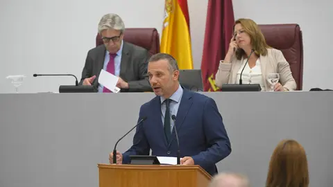 Joaqu&iacute;n Segado durante su intervenci&oacute;n en el debate de investidura
