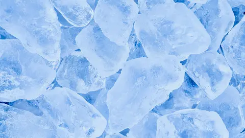 Hielo: secretos del producto que no solo es agua congelada y consumimos a toneladas