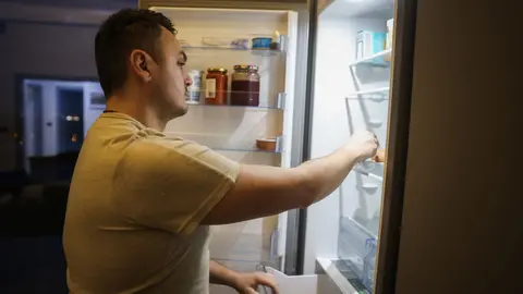 Las personas nocturnas tienen m&aacute;s tendencia al comer emocional y a la obesidad, seg&uacute;n un estudio de la Universidad de Murcia