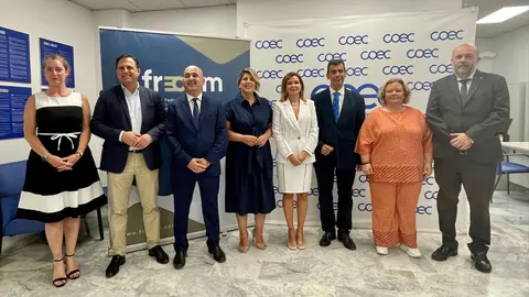 Antonia Gonz&aacute;lez, de blanco, en el centro de la imagen, nueva presidenta de los constructores cartageneros