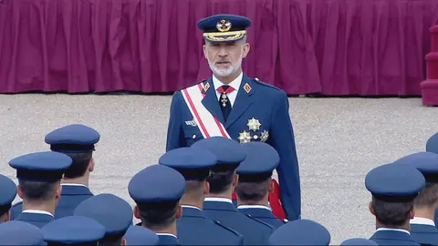 Felipe VI ante los graduados de