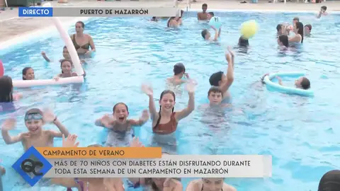 Imagen de la conexi&oacute;n en directo de Qu&eacute;date Conmigo con el campamento organizado por Adirmu (foto: La 7)