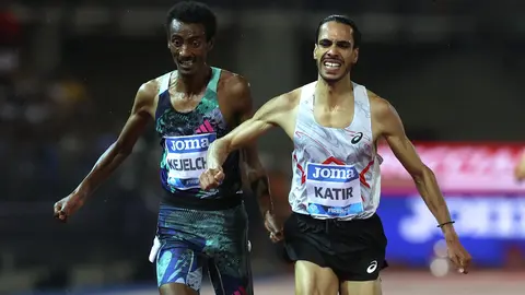 El mule&ntilde;o Mo Katir, a la derecha, a su entrada a meta, en la prueba de la Diamond League de M&oacute;naco