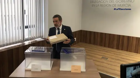 El delegado de Gobierno, Francisco Jim&eacute;nez, presenta en rueda de prensa el dispositivo electoral para las Elecciones Generales que se celebran este domingo