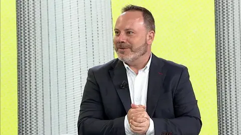 L&oacute;pez Carvajal, polit&oacute;logo (foto: La 7)