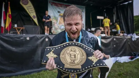 El cartagenero campe&oacute;n del concurso de comer sobaos, Valent&iacute;n Carrasco (foto: EFE)