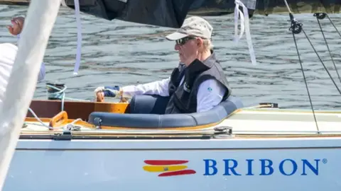 El Rey Don Juan Carlos I navega en "El Brib&oacute;n" , a 29 de julio de 2023, en Sanxenxo, Pontevedra, Galicia
