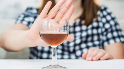&iquest;C&oacute;mo de t&oacute;xico es el alcohol? Est&aacute; vinculado con hasta 60 enfermedades