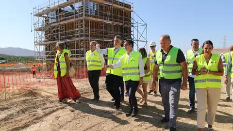 El ministro de la Presidencia, Relaciones con las Cortes y Memoria Democr&aacute;tica en funciones, F&eacute;lix Bola&ntilde;os, durante su visita a las obras de la l&iacute;nea de alta velocidad Murcia-Almer&iacute;a en el municipio almeriense de Cuevas del Almanzora (foto: Europa Press)