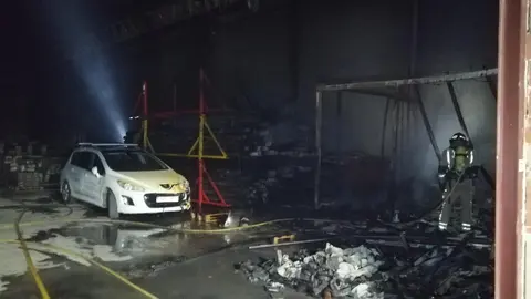 Incendio en una nave (foto: CEIS)