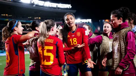 Las jugadoras de la selecci&oacute;n (Eva Navarro, con el dorsal 15, a la izquierda), celebran el gol que las mete en la final