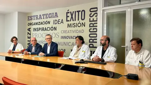 El consejero de Salud en funciones, Juan Jos&eacute; Pedre&ntilde;o, mantuvo un encuentro con los profesionales del equipo de cirug&iacute;a de la Arrixaca