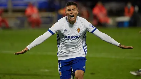 Juanjo Narv&aacute;ez celebra un gol en su etapa en el Zaragoza