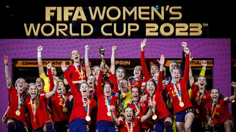 Plantel de jugadoras campeonas del mundo con espa&ntilde;a