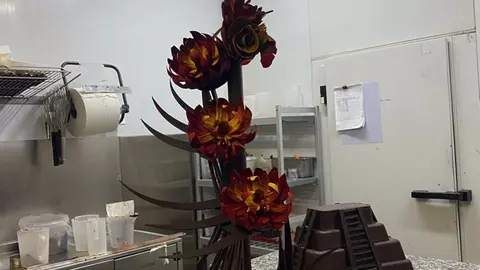 El pastelero murciano Andr&eacute;s M&aacute;rmol mostrar&aacute; en Colombia su &uacute;ltima creaci&oacute;n, un Crucificado de chocolate de 1,70 metros (foto: Ayuntamiento de Murcia)
