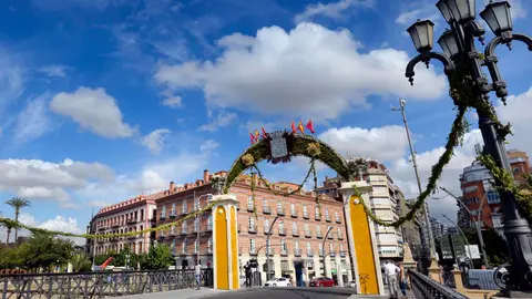 P&oacute;rtico que atravesar&aacute; 'La Morenica' en su camino a la Catedral
