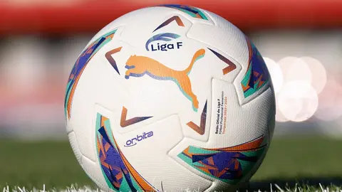 Bal&oacute;n oficial de la Liga F 2023-2024 (foto: EP)