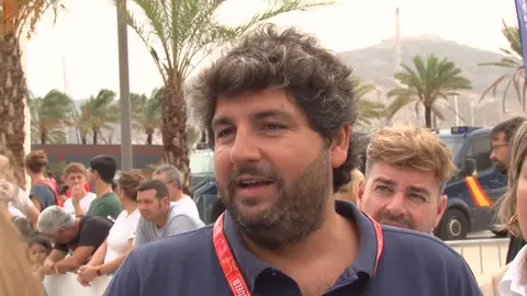 Fernando L&oacute;pez Miras en la salida de la novena etapa de la Vuelta en Cartagena (foto: La 7)