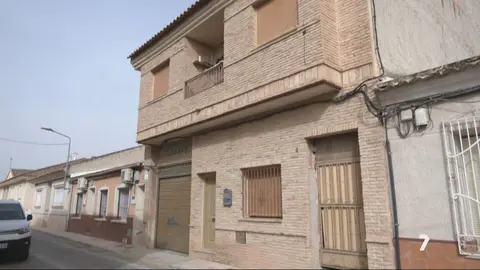 Una de las casas okupadas en la pedan&iacute;a santomerana de El Siscar (foto: La 7)
