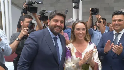 Fernando L&oacute;pez Miras, presidente electo de la Regi&oacute;n de Murcia y Cuca Gamarra, secretaria general del Partido Popular (foto: La 7)