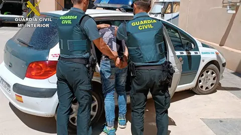 La Guardia Civil detiene a un fugitivo de La justicia que estaba en paradero desconocido despu&eacute;s de amenazar a su excompa&ntilde;era sentimental (foto: GC)