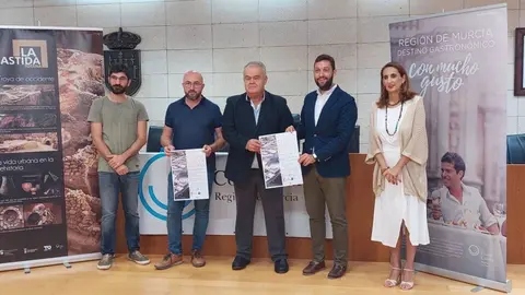 El director del Itrem, Juan Francisco Mart&iacute;nez (2d), junto al alcalde de Totana, Juan Pag&aacute;n (c), y organizadores del evento, en la presentaci&oacute;n de la I Feria Arg&aacute;rica