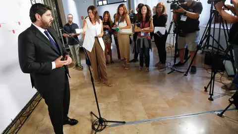 Fernando L&oacute;pez Miras tras su toma de posesi&oacute;n como presidente de la Regi&oacute;n de Murcia (foto: Europa Press)