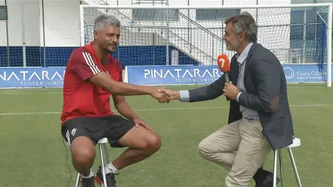 Imagen de la entrevista de Gustavo Mun&uacute;a, t&eacute;cnico del Real Murcia, realizada por Juan Cervantes, jefe de La 7 Deportes (foto: La 7)