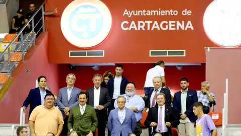 Javier Lozano junto a Jos&eacute; Miguel Monje en el palco del Palacio de los Deportes de Cartagena