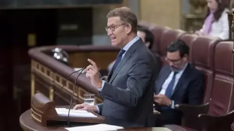 Alberto N&uacute;&ntilde;ez Feij&oacute;o, durante la sesi&oacute;n de investidura