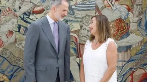 Felipe VI y Francina Armengol (foto: EP)