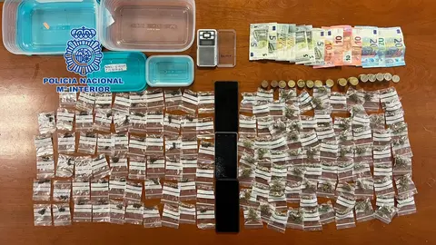 La Polic&iacute;a Nacional detiene a 5 personas en un punto negro de venta de sustancias estupefacientes (foto: La 7)