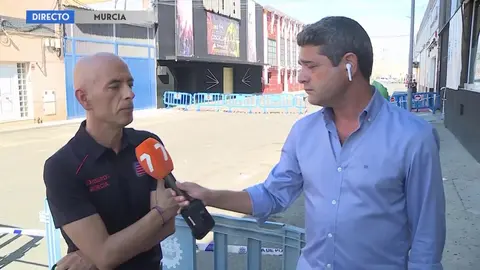 Jos&eacute; &Aacute;ngel Navidad, oficial de Bomberos Murcia, y Jos&eacute; Francisco Bayona en una entrevista en directo en Qu&eacute;date Conmigo (foto: La 7)