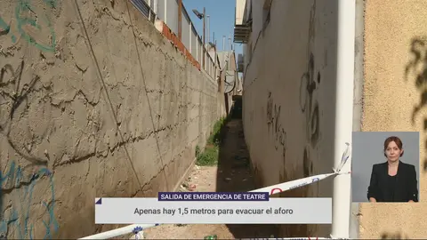 La salida de emergencia de Teatre da a una calle de apenas 1,5 metros de ancho (foto: La 7)