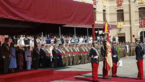 Leonor jura bandera y el Rey le recuerda su compromiso de "servir a Espa&ntilde;a con toda tu energ&iacute;a y determinaci&oacute;n"