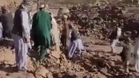 Destrucci&oacute;n masiva en la serie de terremotos en Afganist&aacute;n