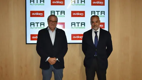 Luis Mart&iacute;nez de Salas (Av&aacute;lam) y Francisco Casado (ATA Murcia), tras la firma del convenio (foto: Av&aacute;lam)
