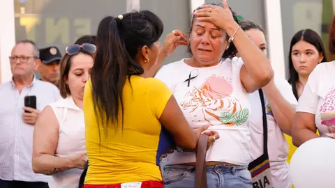 Familiares y amigos de las v&iacute;ctimas de la tragedia de la zona de Las Atalayas de Murcia (foto: EP)